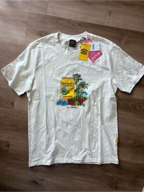 Quiksilver Pacifico Cream Tan Graphic Men’s Short Sleeve Tee Medium
